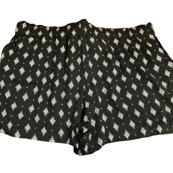 Black/White Graphic Print Paper Bag Short - Picture 2 of 3